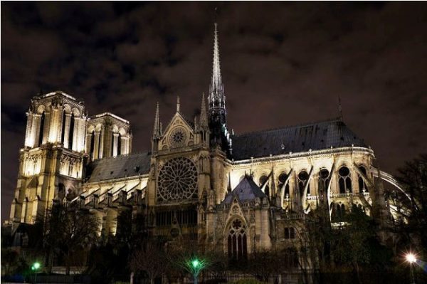 Notre_Dame_de_Paris_Night