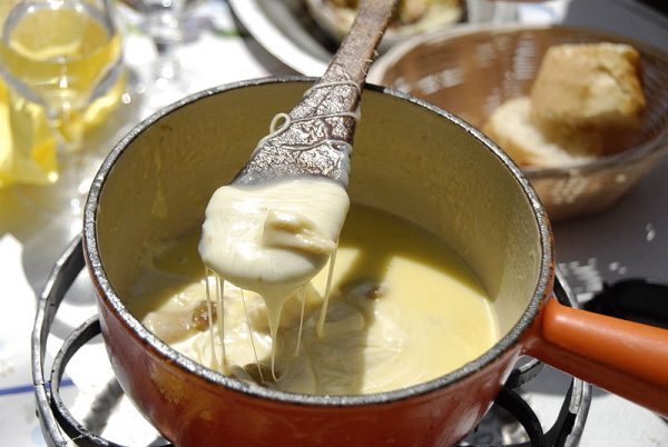 Fondue_savoyarde Fondue savoyarde