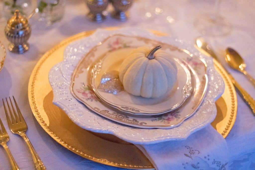 A Quick Guide To French Table Etiquette Talk In French 10-best-charger-plates-for-2021-ideas-on-foter